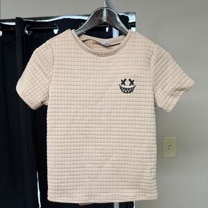 SHEIN Tan Textured set with Smiley Graphic 10y